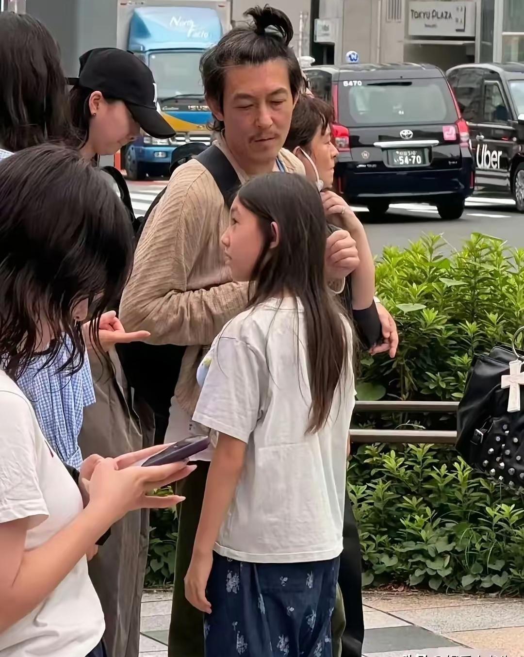 陈冠希自从退出娱乐圈，穿衣打扮也太随意了，给人的感觉总是不修边幅，也不注重形象，