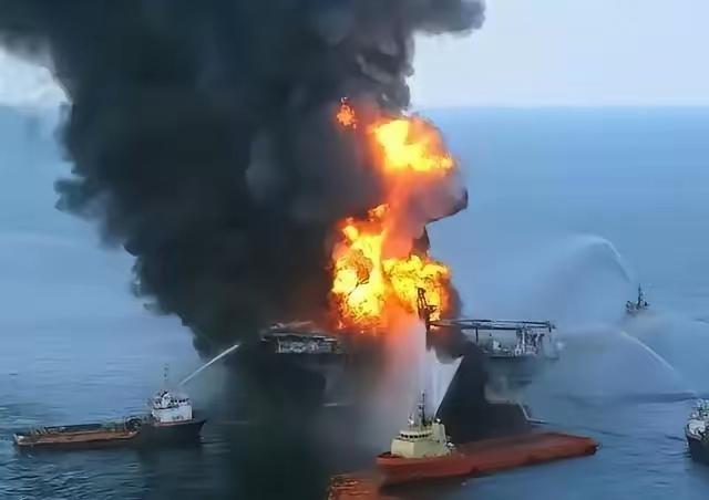 霍尔木兹海峡又一艘油轮被伊朗击中！
央视新闻3月7日消息，总台记者获悉，3月7日