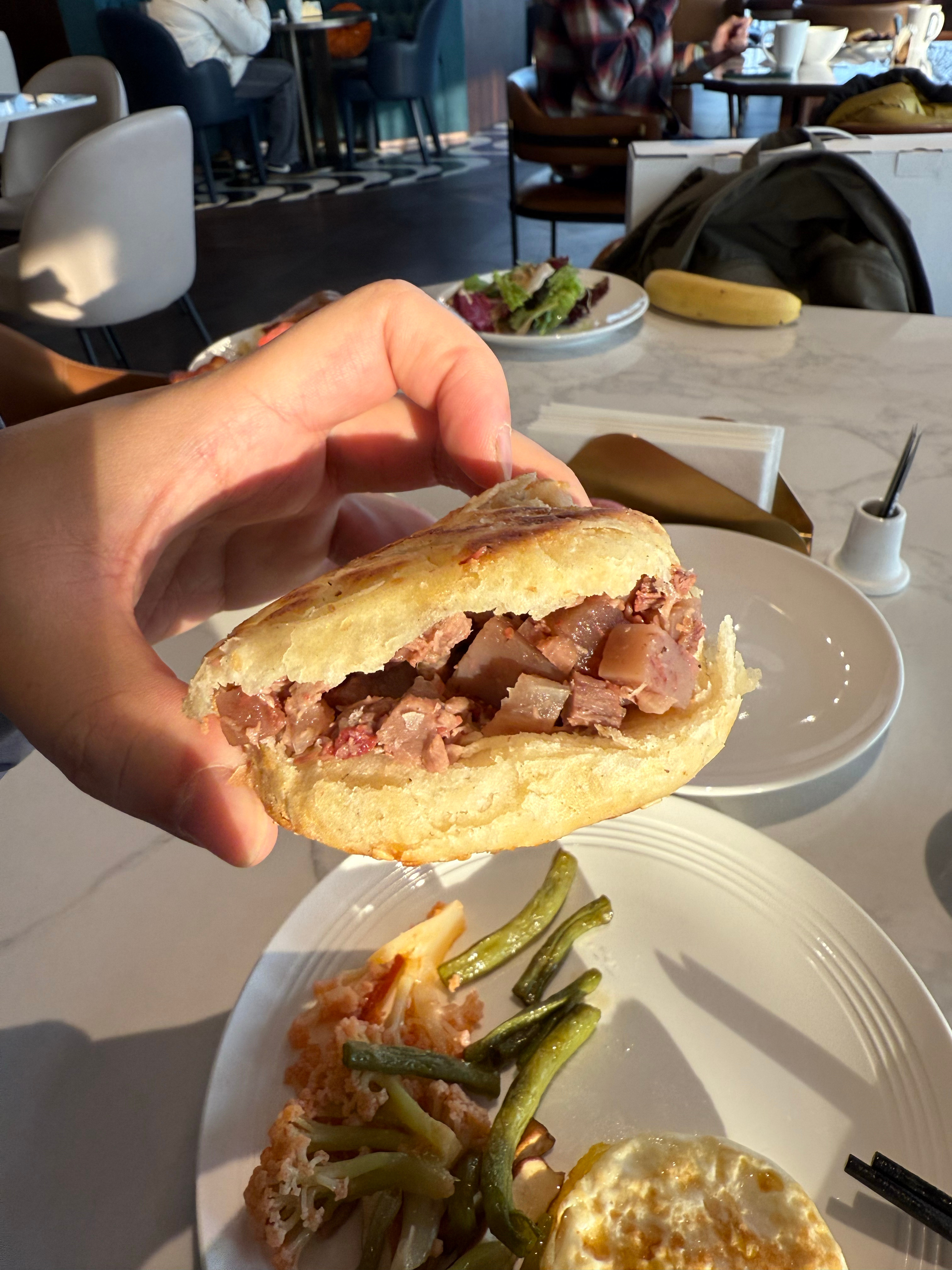 保定驴肉火烧虽然酒店吃的但味道还不赖 保定·保定深圳园美仑美奂酒店