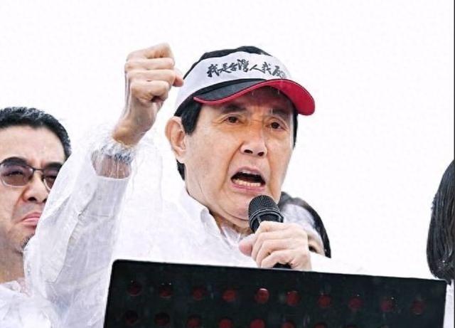 坚决反对非和平统一，实质就是抗拒统一。马英九想用这种话术，把自己放在道德高地上，