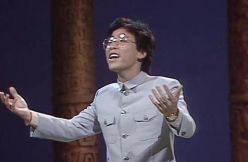 1984年，歌手张明敏得知我国举办亚运会的经费，还差了6亿的缺口时，毅然决然的卖