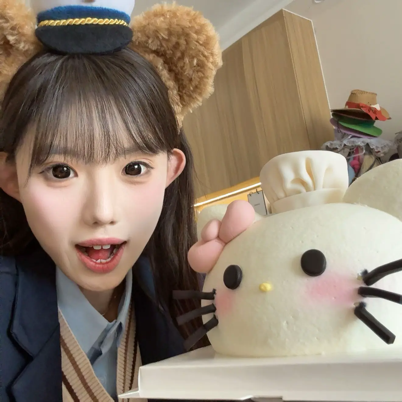 ^      🎀^                     ミ  ˃...