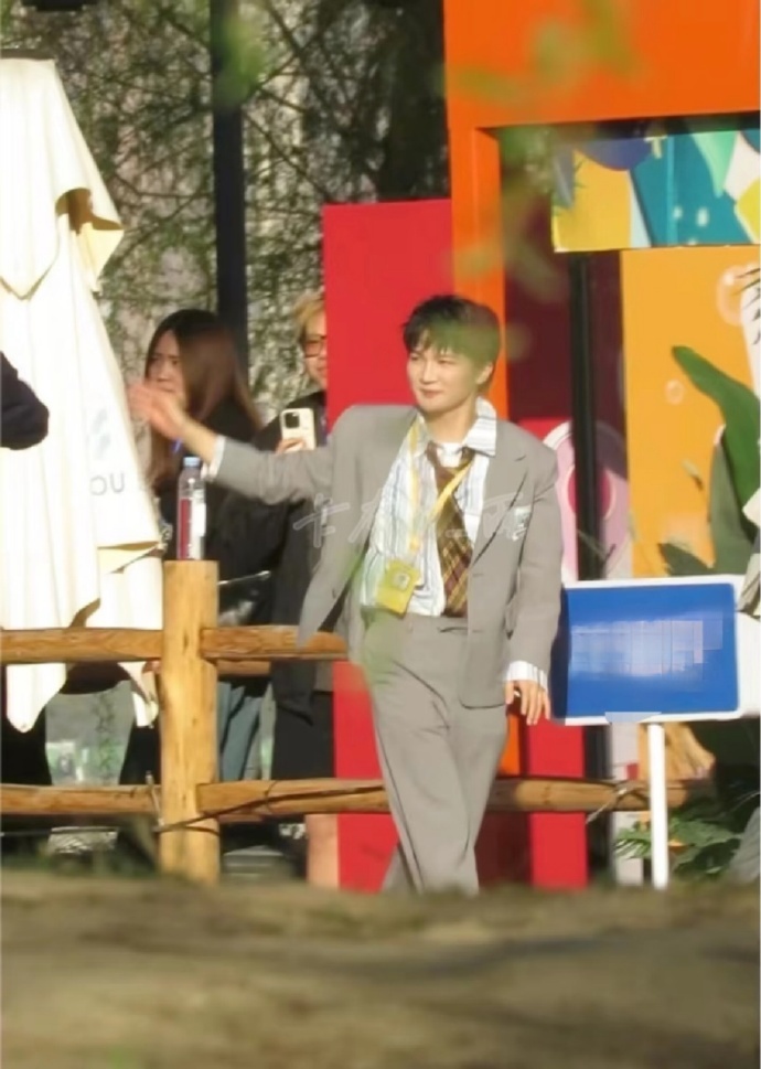 周深错过一个梗会怎样有梗他是真的接！看看周深就知道了，不会错过任何一个梗！而且每