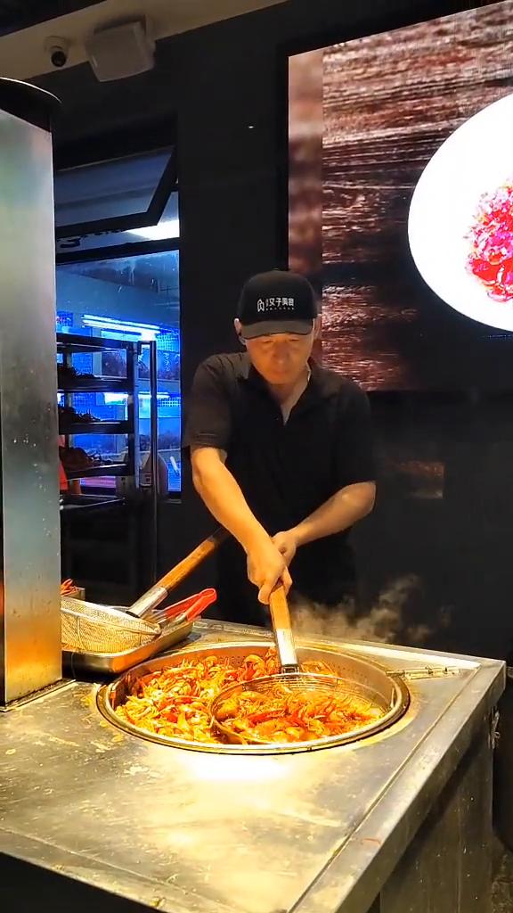 五月你好，浪漫五月已经抵达，请再给我一点好运气，剩下的我自己努力。