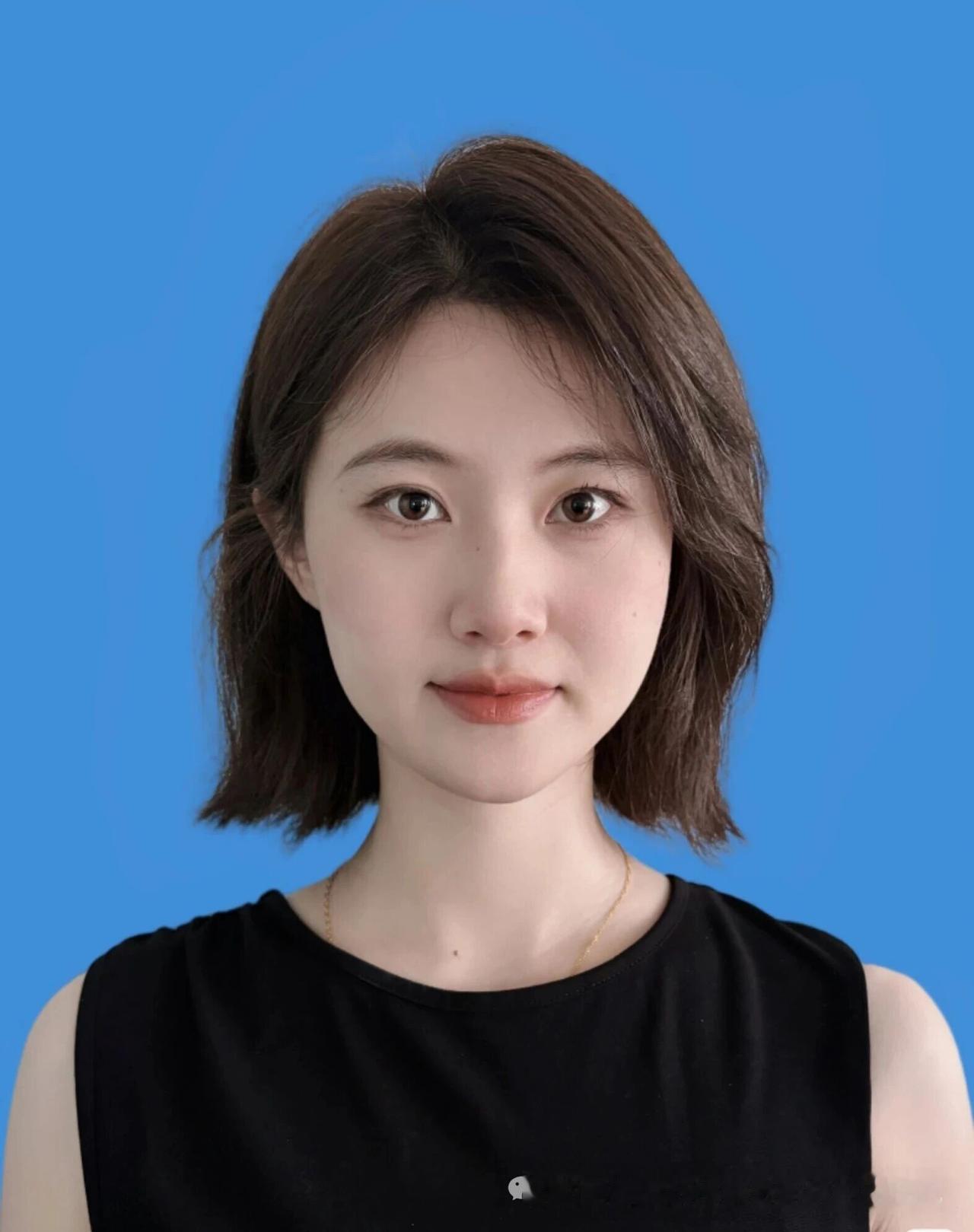 这位小姐姐笑容好甜呀！