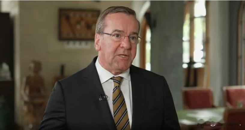 德国国防部长皮斯托瑞斯无奈的说道，必须增加德国的弹药生产，现在俄罗斯3个月的弹药