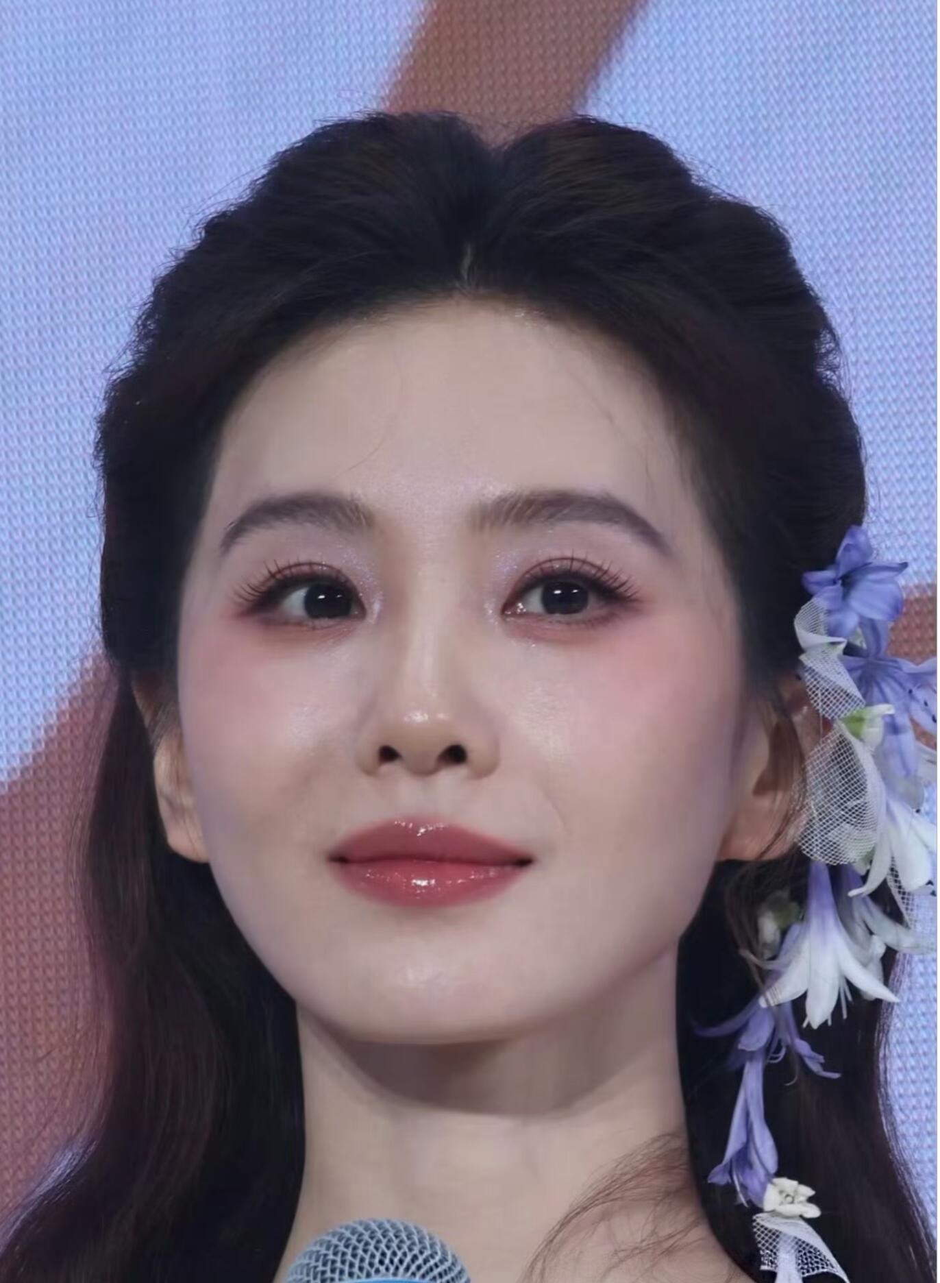 网友对刘诗诗还是太苛刻了，40岁生图长这样还不牛逼吗 