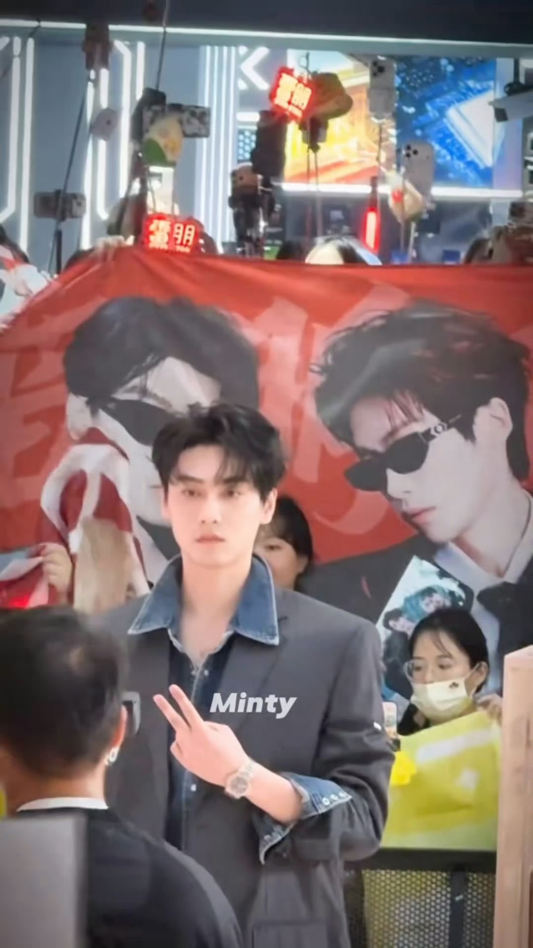 虽然不知道为什么会上，但是好纯净的一个双人热搜词条，存档一下 田栩宁梓渝 ​​​