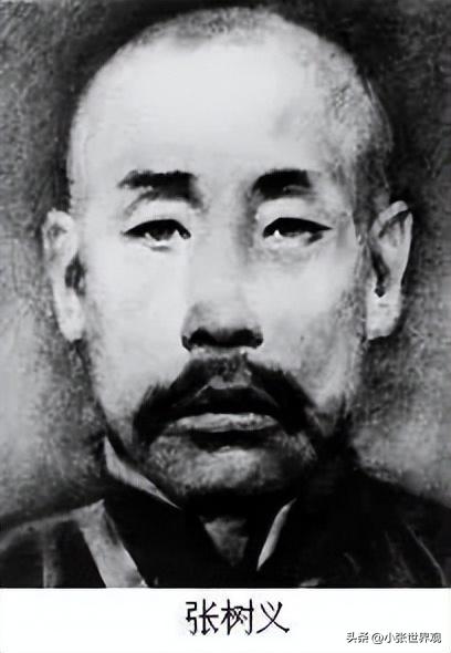 1939年，八路军战士在刺死五名日军后，已经精疲力尽。这时，一个身材高大的鬼子朝