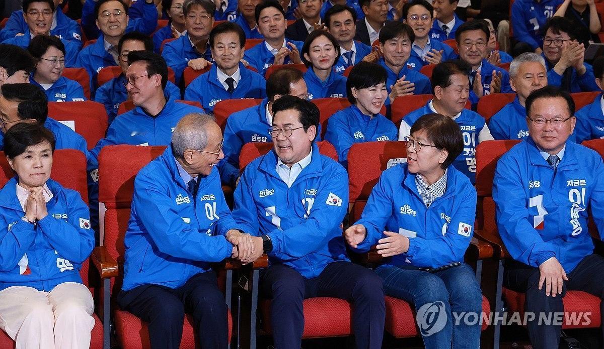 韩国主流媒体称：“共同民主党候选人李在明已确定当选新一任总统”，前总统文在寅祝贺