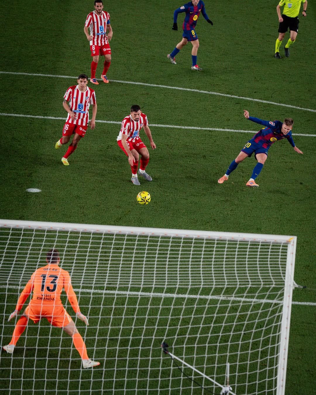 奥尔莫ins更新🆕： 感谢巴塞罗那球迷的支持。这次小小的挫折只会让我变得更强大