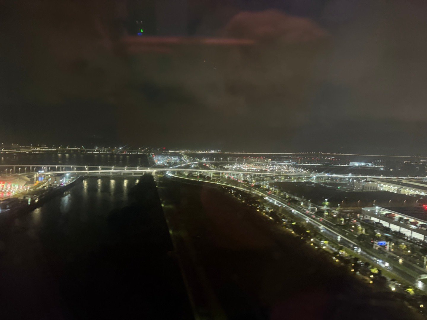 原本18：30起飞的飞机，延误现在刚到深圳。深圳机场超大面积延误，脑阔大… 