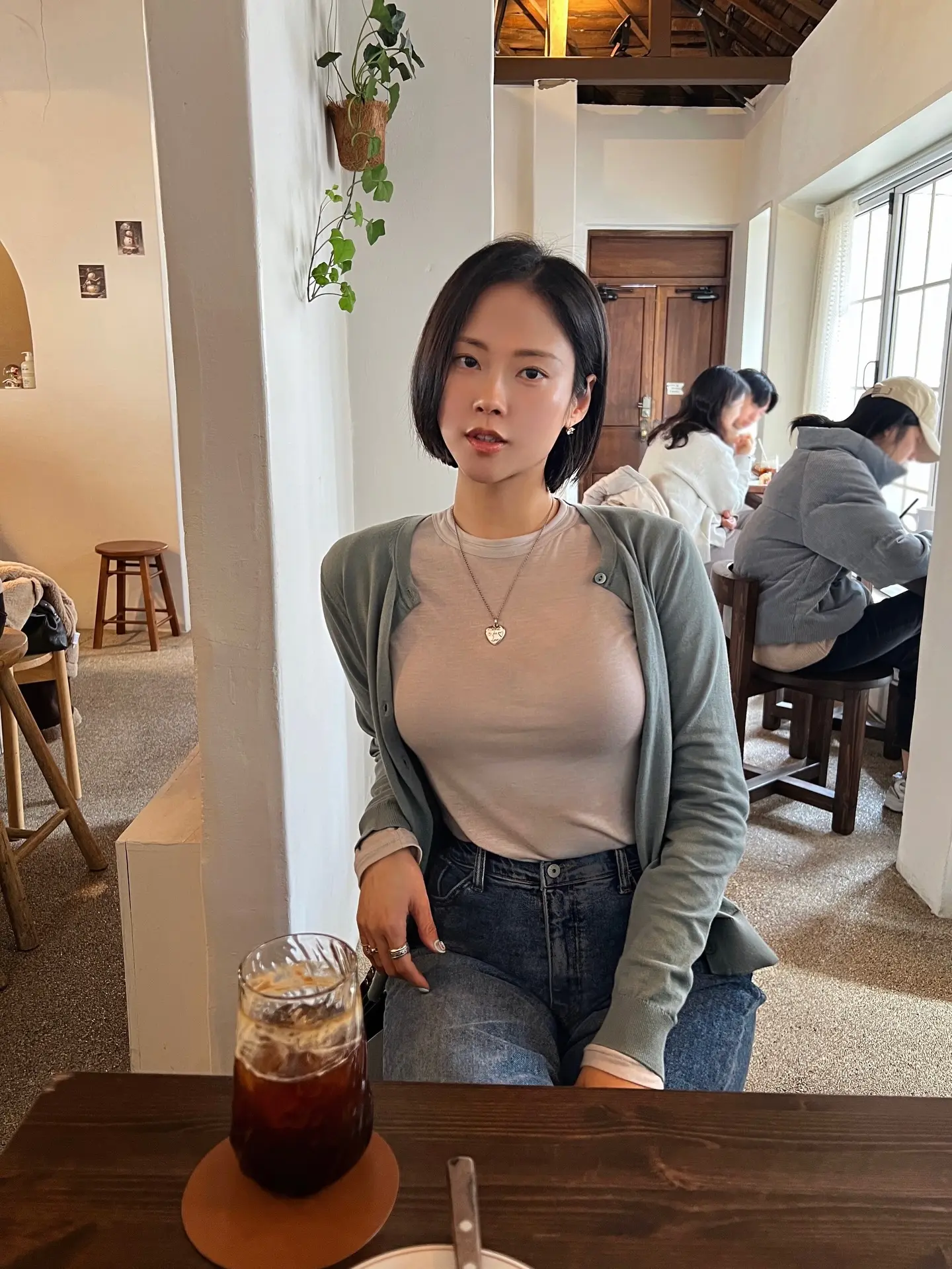 分享照片 美女随拍 短发女生 穿搭