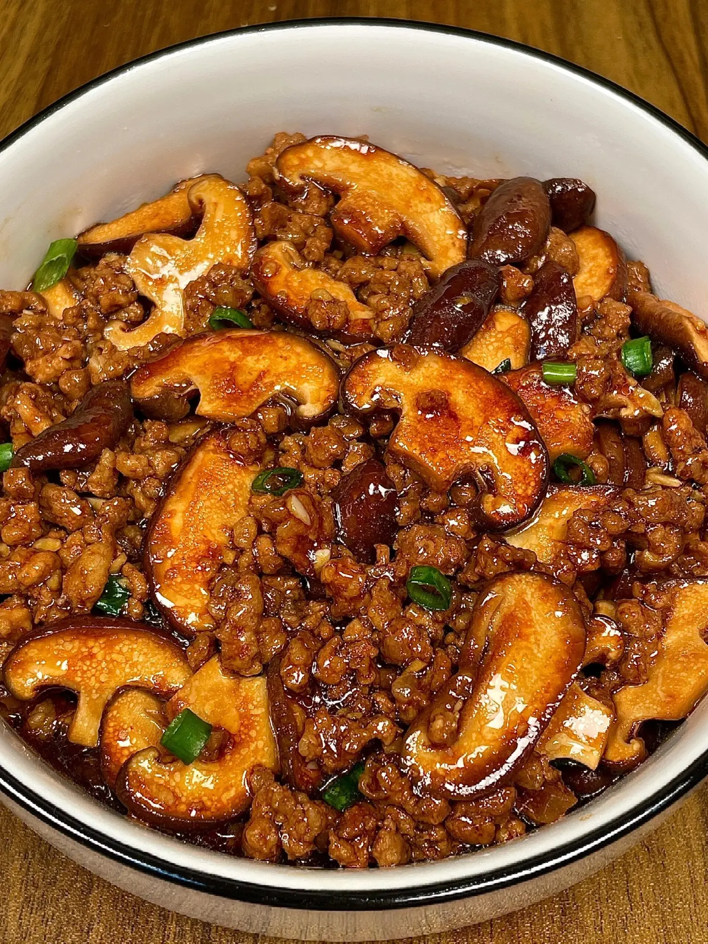 几分钟搞定蘑菇炒肉末，嘎嘎好吃。在舅舅家吃过一次，让我念念不忘！ 要来...