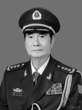 张万年将军，是从战火中走出的铁血将领，更是人民军队的杰出领导人。他一生戎马，从抗