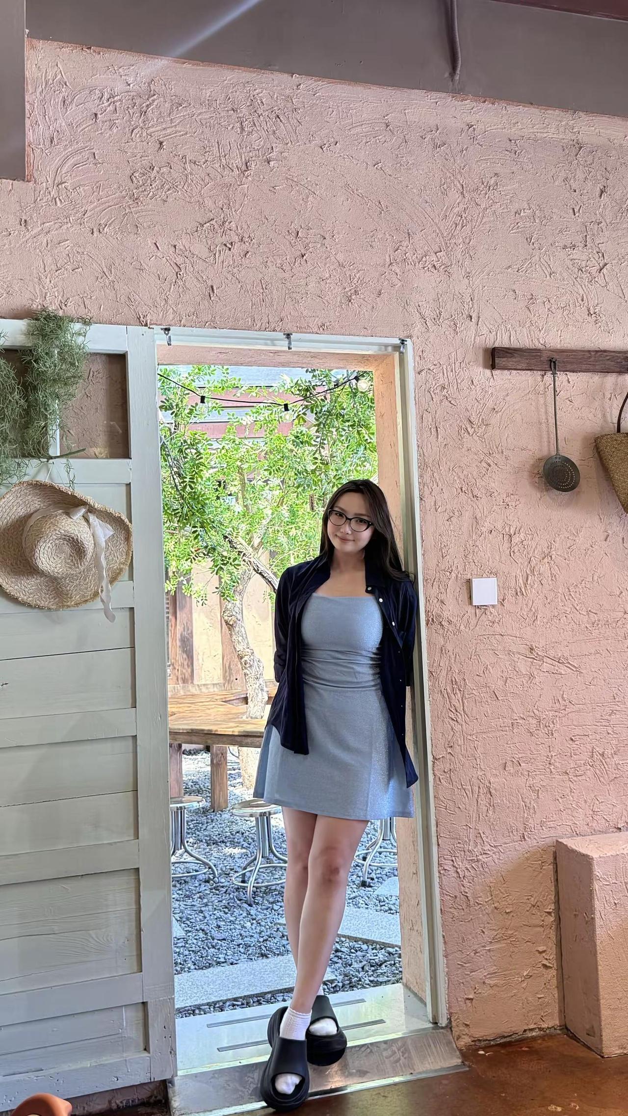 最近是痛并快乐着老派少女的ootd