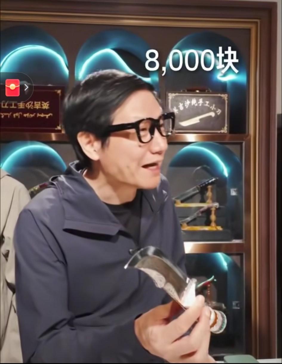 雷总这段时间看来心情非常不错，到这种商场里面淘淘小物件，还不厌其烦的回复网友的问