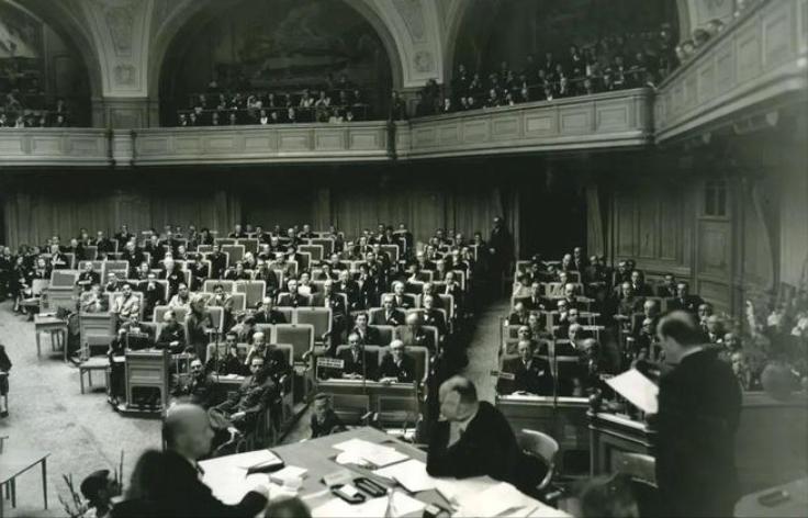 日内瓦的交锋不仅仅在谈判桌上，更在人心深处。面对美国记者的恶意刁难和“军国主义”