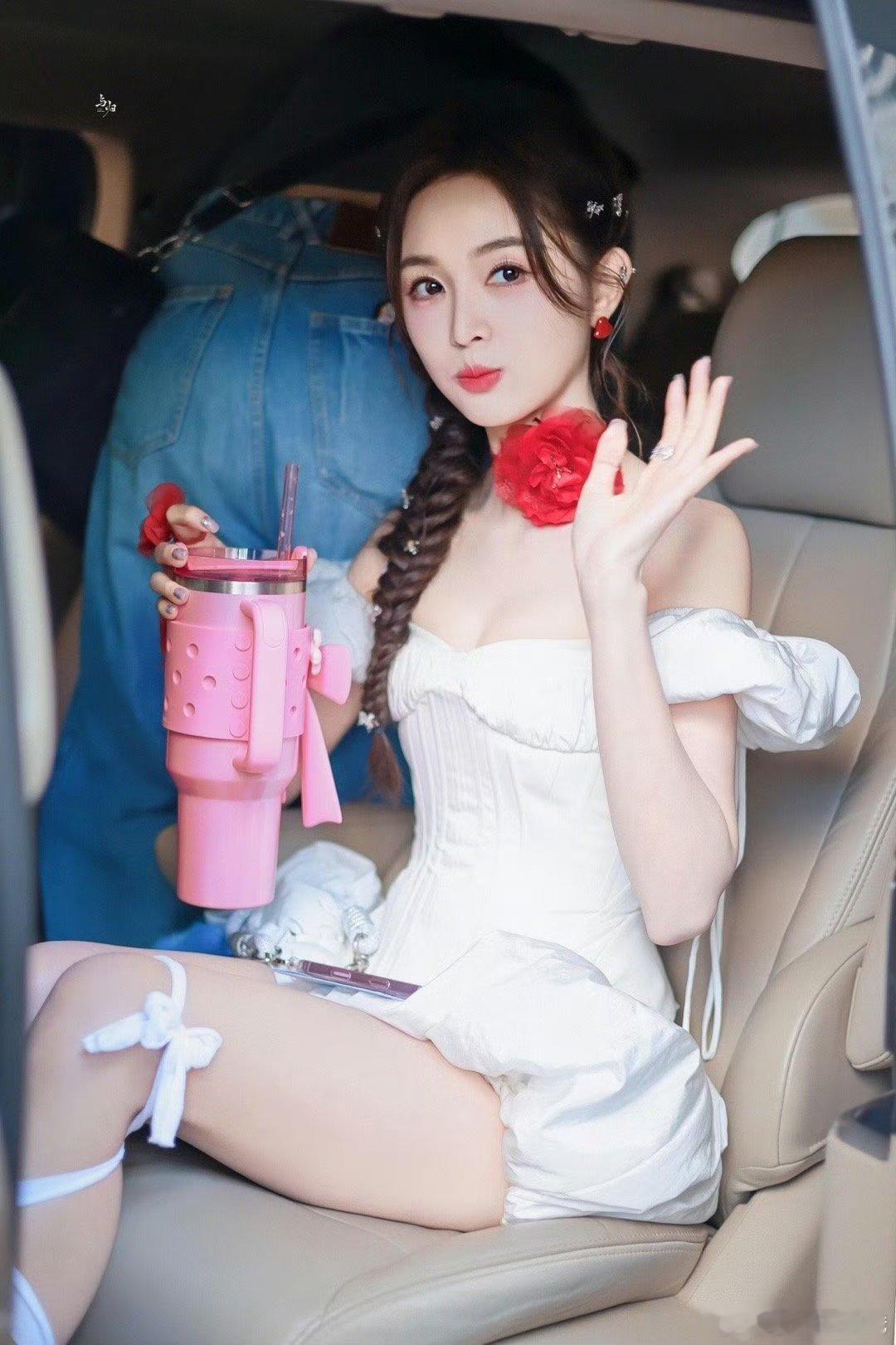 浪姐路透里面的吴宣仪完全是甜妹一枚~怎么可以有人这么好看呢？完全长在大家的心尖尖