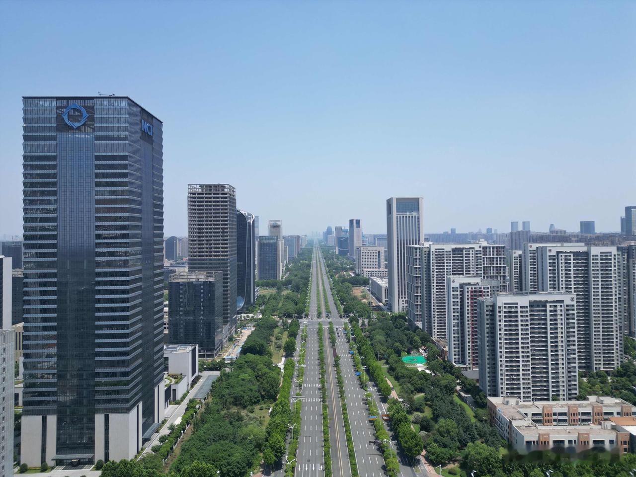 上半年合肥住宅市场数据一观：
1⃣️新房成交7868套，同比下滑17.2%；成交
