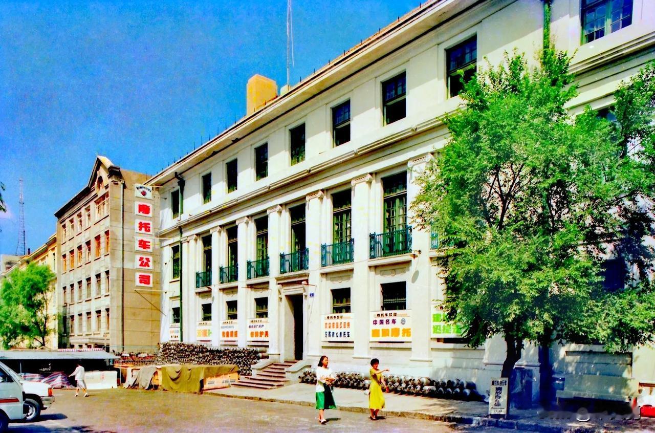 复古街景，时光倒流，怀旧之旅。