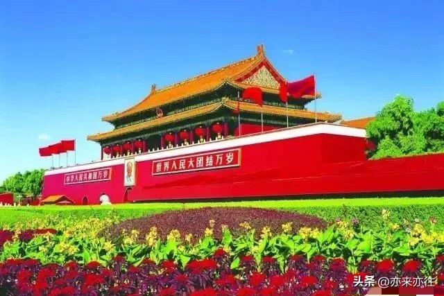 国庆节，到底是庆什么？

当五星红旗在晨曦中冉冉升起，当礼炮在苍穹下隆隆回响，当