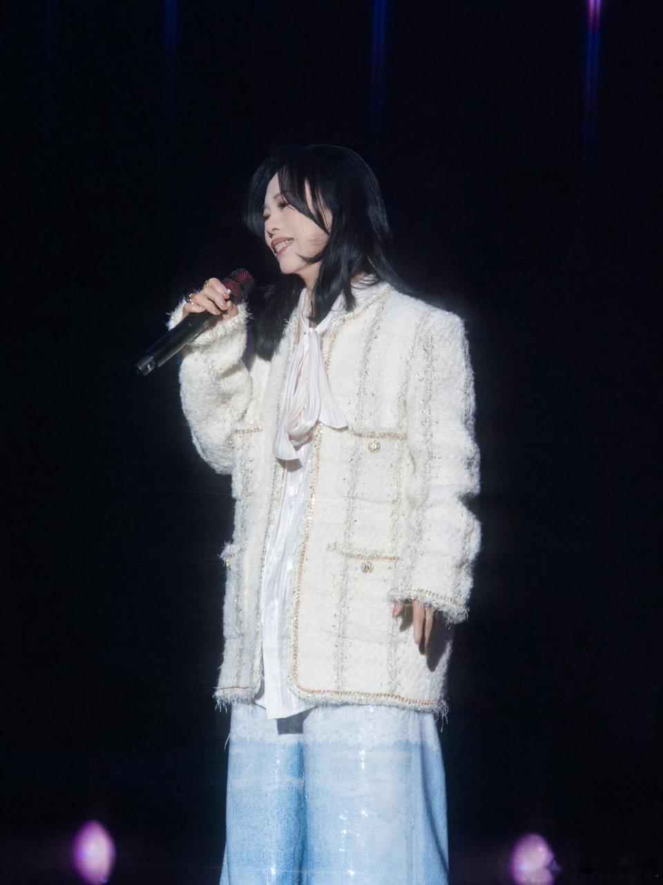 何炅听黄绮珊的小霞爆哭 湖南卫视背后 音乐直抵灵魂！黄绮珊唱《小霞》，何炅当场泪