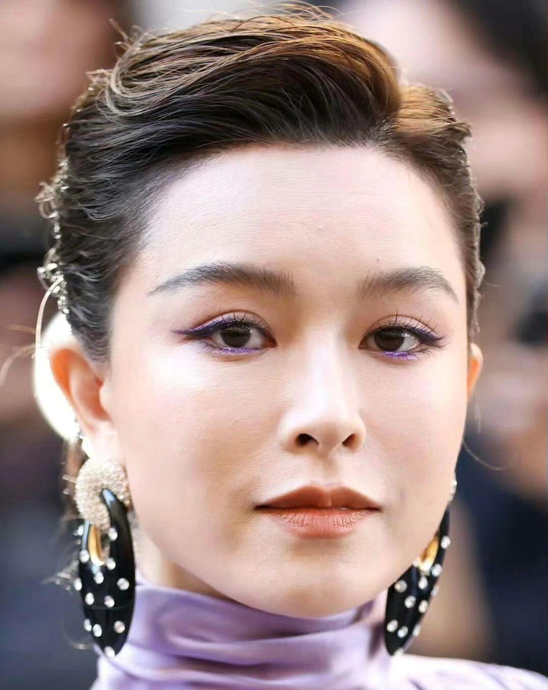 文咏珊巴黎时装周生图怼脸拍。