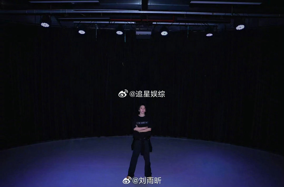 这是浪姐还是科切拉乘风2026乘风之夜浪姐总决赛 刘雨昕《Miss，Lady》太