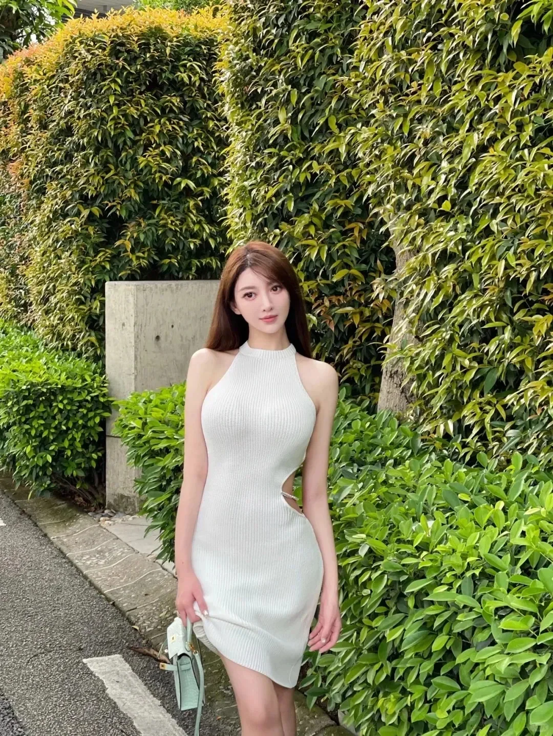 在娱乐圈中，别人官宣恋情，都是祝福一片，而黄晓明官宣新恋情，却让人议论...