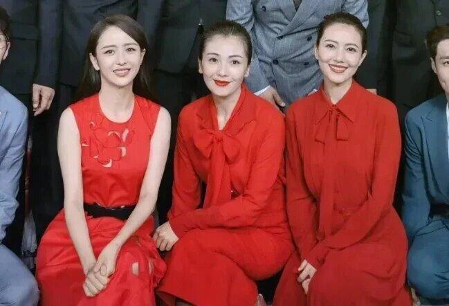 #佟丽娅刘涛高圆圆红衣同框#佟丽娅刘涛高圆圆红衣同框，三位女神同框，涛姐和圆圆撞