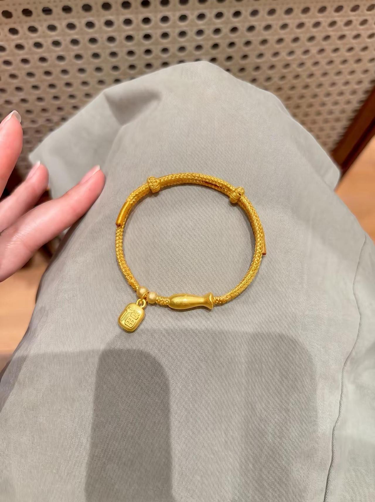 承蒙李总厚爱 喜提小金鱼福字手串。足金999 黄金首饰 黄金吊坠
