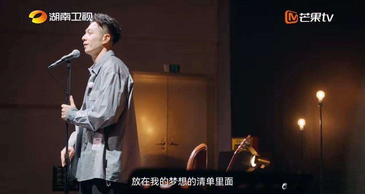 红磡的舞台是歌手们梦想的摇篮，鸟巢的梦想是他们追求的巅峰，周柏豪也不例外。当被问