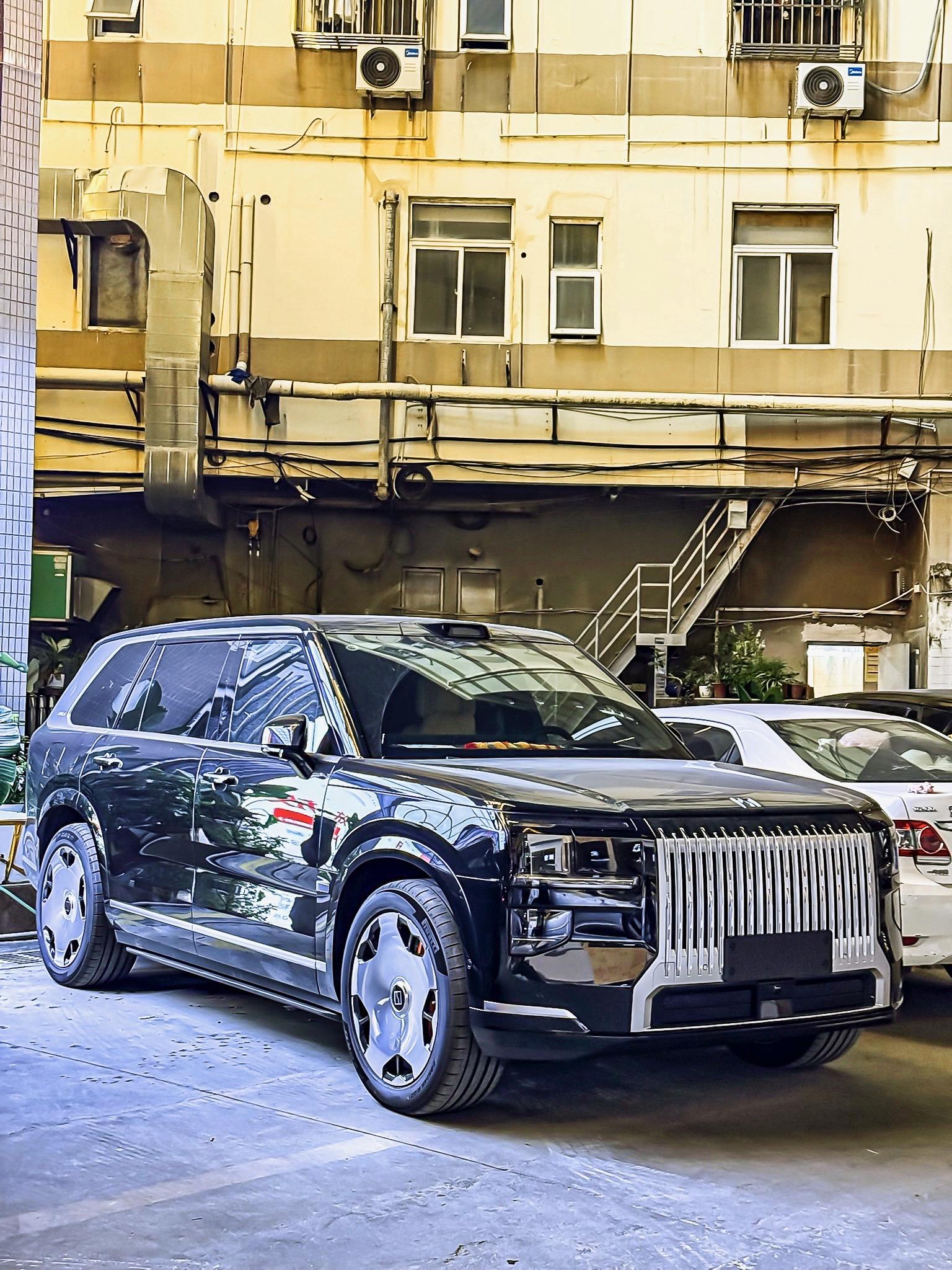 峡山首台中国版“库里南”同级别难逢敌手的极氪9X 极具有视觉冲击力的前...