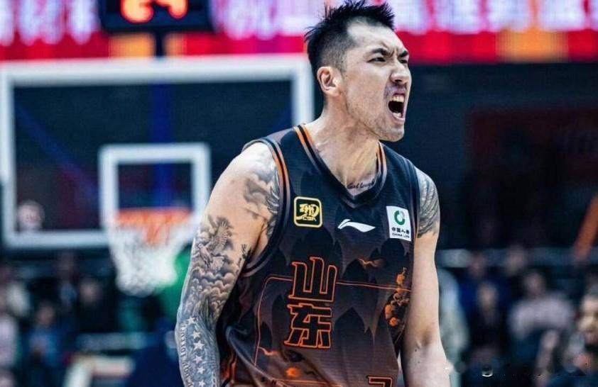 四连胜！山东队魂陶汉林制霸篮下！
北京时间1月6日，山东高速在主教练邱彪停赛的不