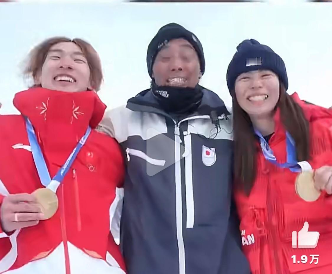佐藤康弘日前在中国社媒发了段话：感谢中国政府、中国人民，能让他一边带日本队员，一