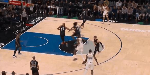 真厉害！狄龙真成太阳二当家了！
在今天NBA常规赛太阳对阵森林狼的第一节比赛中，