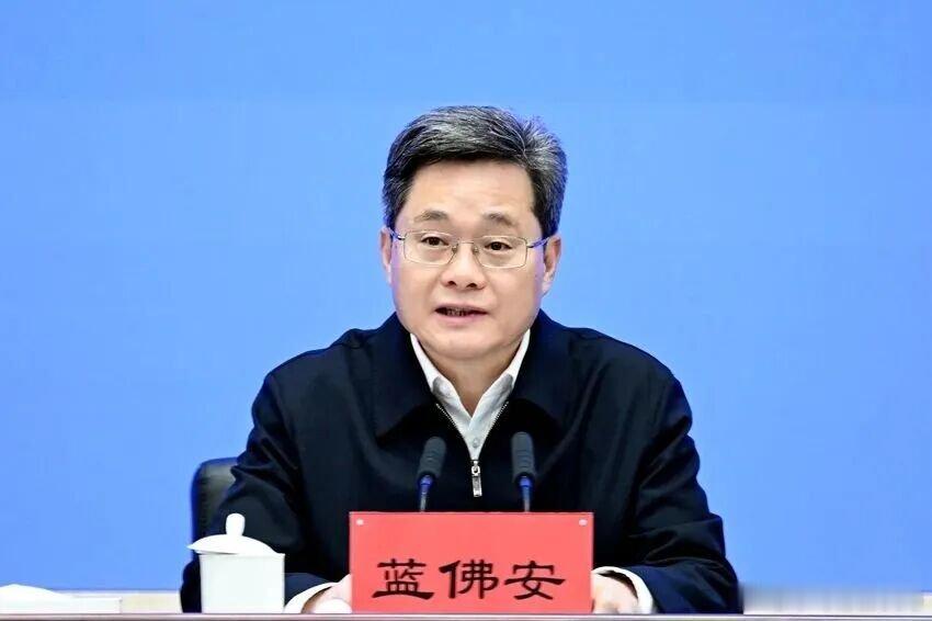 明年继续领国补财政部部长蓝佛安在12月27日至28日举行的全国财政工作会议上表示