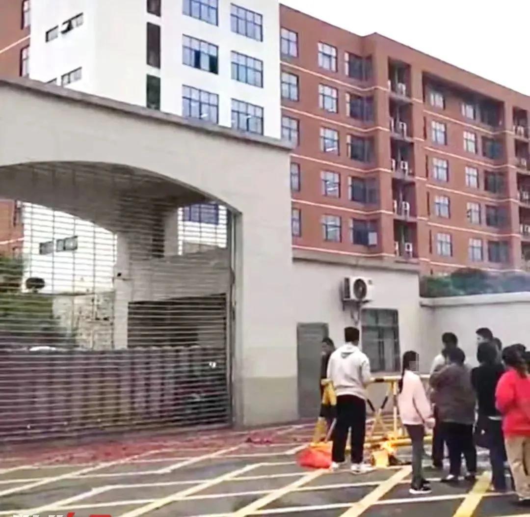 湖南邵阳近日发生的“学生跳楼”事件，再次将教育方式与师生关系推向风口浪尖。



