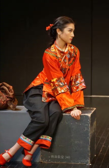 李兰迪 这三张真好看，骨相很好。 