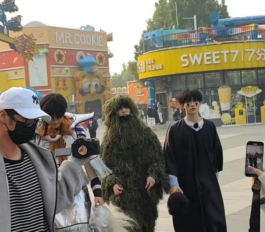 #登陆少年万圣节妆造#登陆少年万圣节妆造来啦！大家cos都好有趣啊，期待感拉满[