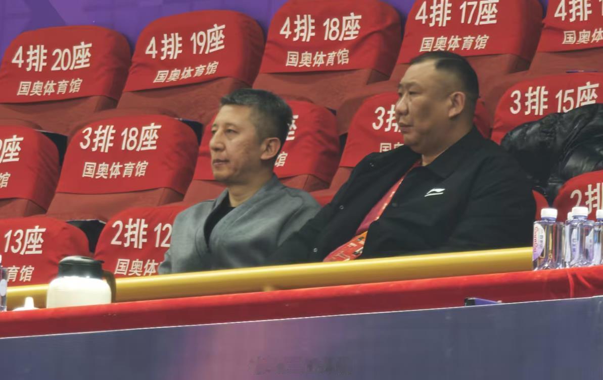 北控男篮vs上海男篮 现场发来的图，郭导在，这几天他应该在北京看球挺过瘾的