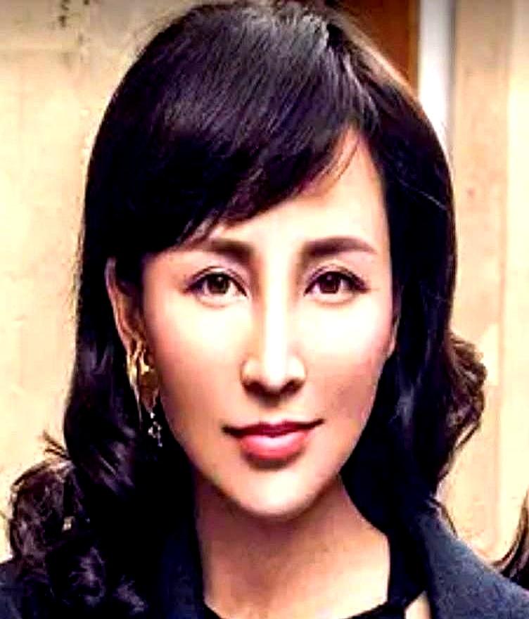 老给我推郭靖宇杨志刚，我才搞懂这仨是一家子。
 

郭靖宇带老婆岳丽娜、弟弟杨志