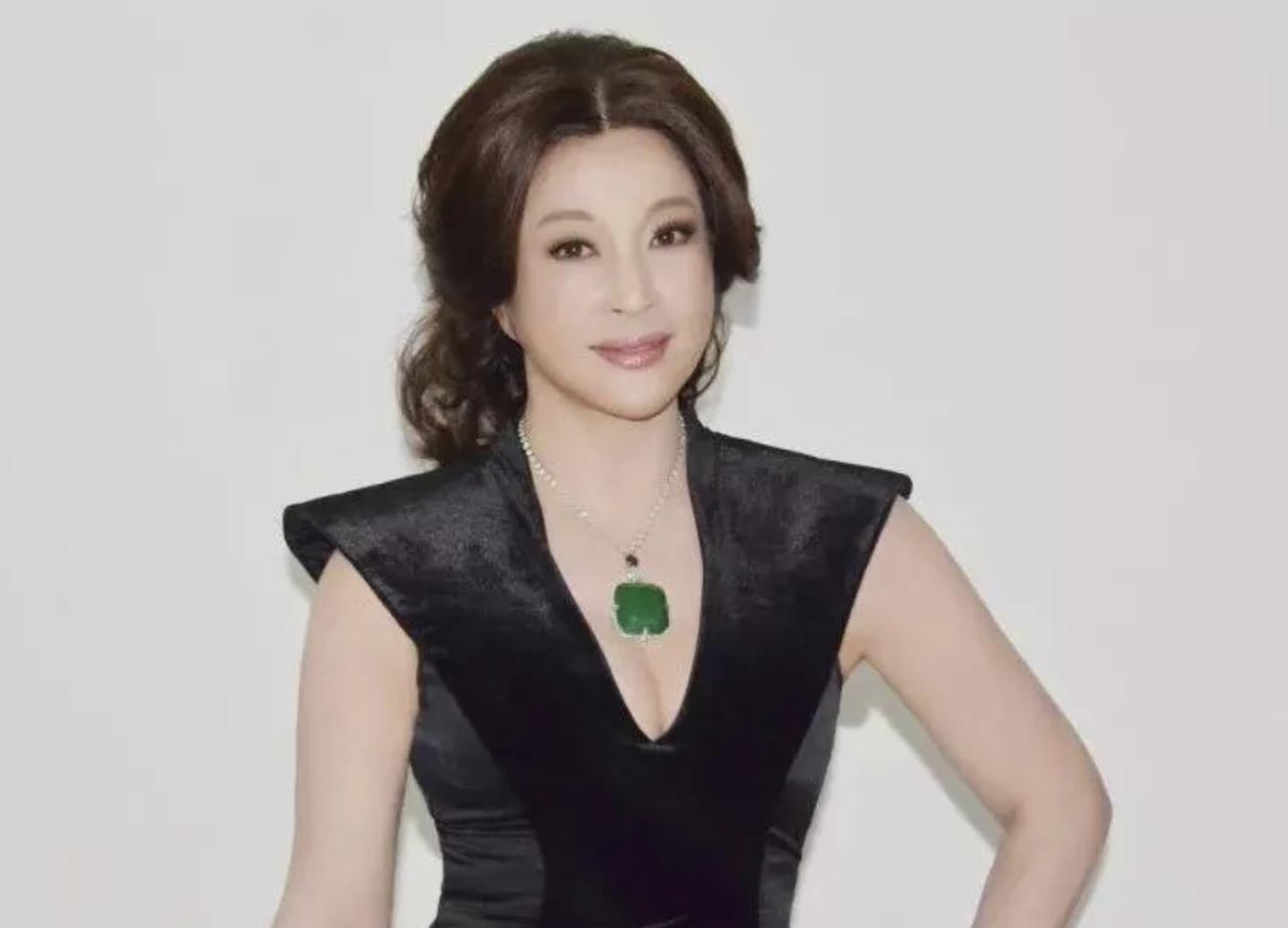 刘晓庆回应她的年龄造假问题！

其实她说的很真诚，她说之所以现在对于她的年龄有这