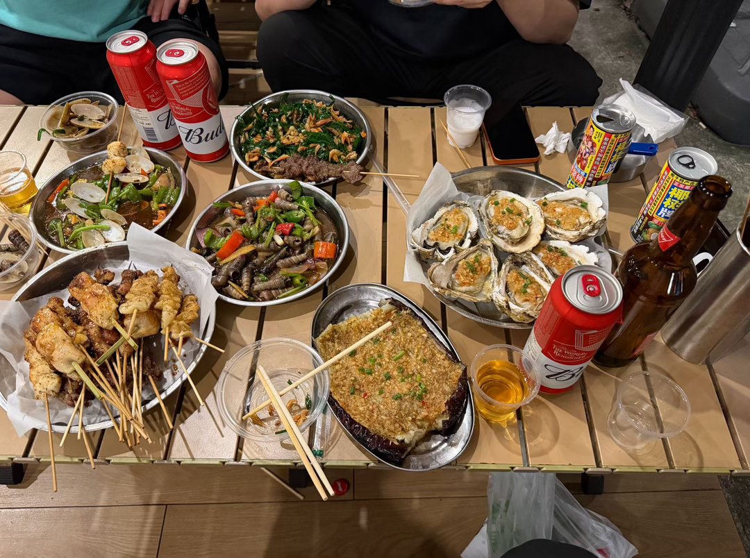 朋友花1800元买了一辆二手电动车，今晚他请客吃饭 