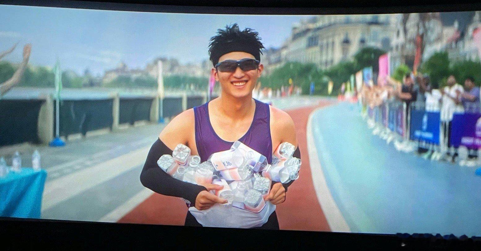 #抓娃娃结尾 自由的具象化#看到马继业最后自由的奔跑在跑道上时，我真的看到了自由