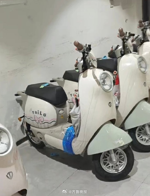 【#晚报来论# | #未成年咋坐新国标电动车该有明确说法#】这段时间，新国标电动