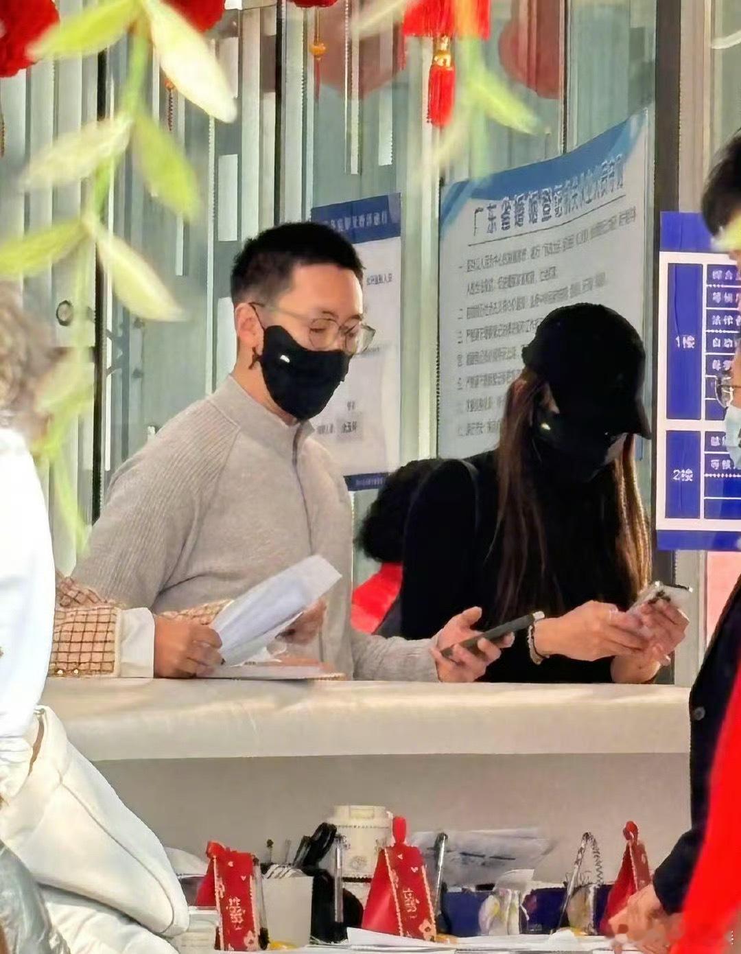 本以为是小打小闹，没想到留几手葛夕民政局排队，疑似办理离婚手续了[吃瓜] 