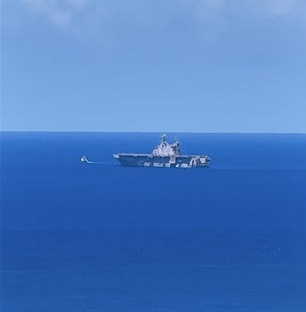 美国海军塔拉瓦级两栖攻击舰佩莱利乌号(LHA-5)被拖出珍珠港，充当“环太平洋-