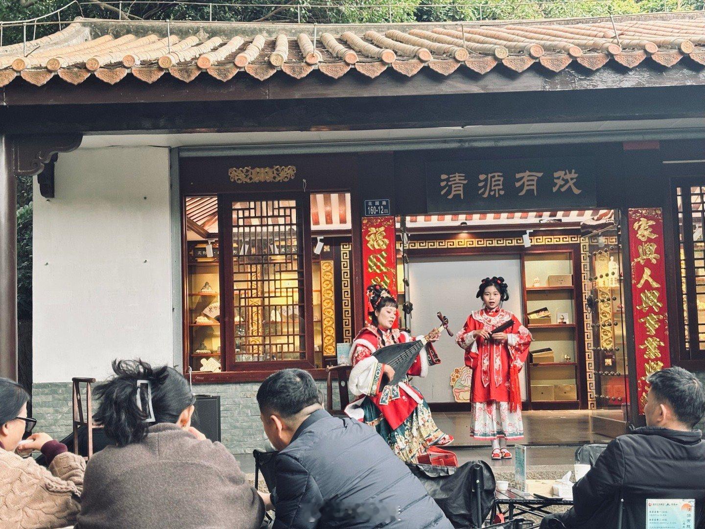 28块就可以在三清源地喝杯还不错的铁观音，比杭州西湖边那些坑人的茶馆好太多了